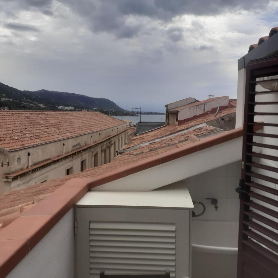 A Casa Dell'Artista Apartment เชฟาลู ภายนอก รูปภาพ